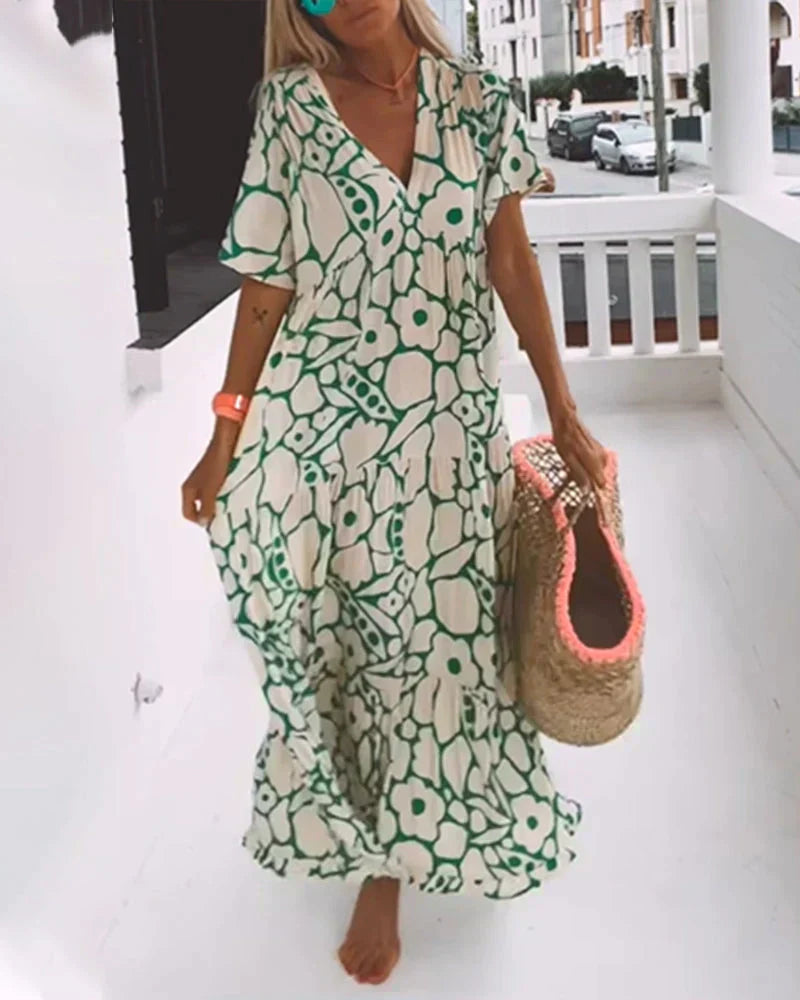 Women's lightweight & flowing maxi dress, a comfortable spring/summer outfit essential. Ideal for casual elegance.
