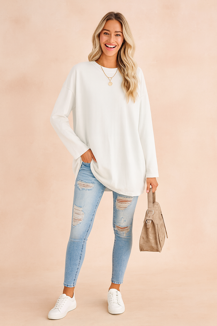 Trendy women's loose oversized sweater, combining comfort with modern casual style.