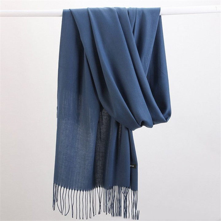 Women's premium cashmere scarf, a soft and stylish winter essential.