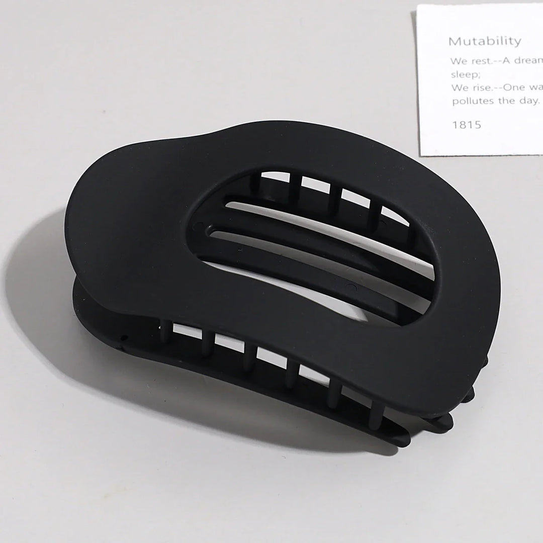Chic women's matte oval hair claw, a versatile ponytail holder.