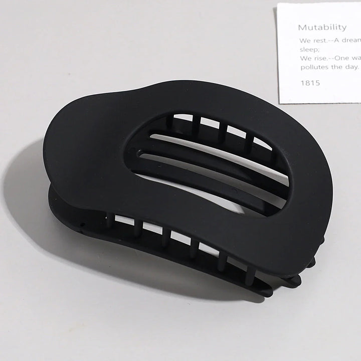 Chic women's matte oval hair claw, a versatile ponytail holder.