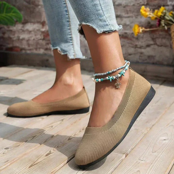 Women's Mia orthopedic ballerinas with comfort sole, classic design for everyday style & foot support.