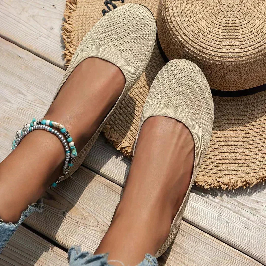 Chic Mia orthopedic ballerinas, women's classic design for comfort, support, and modern fashion.