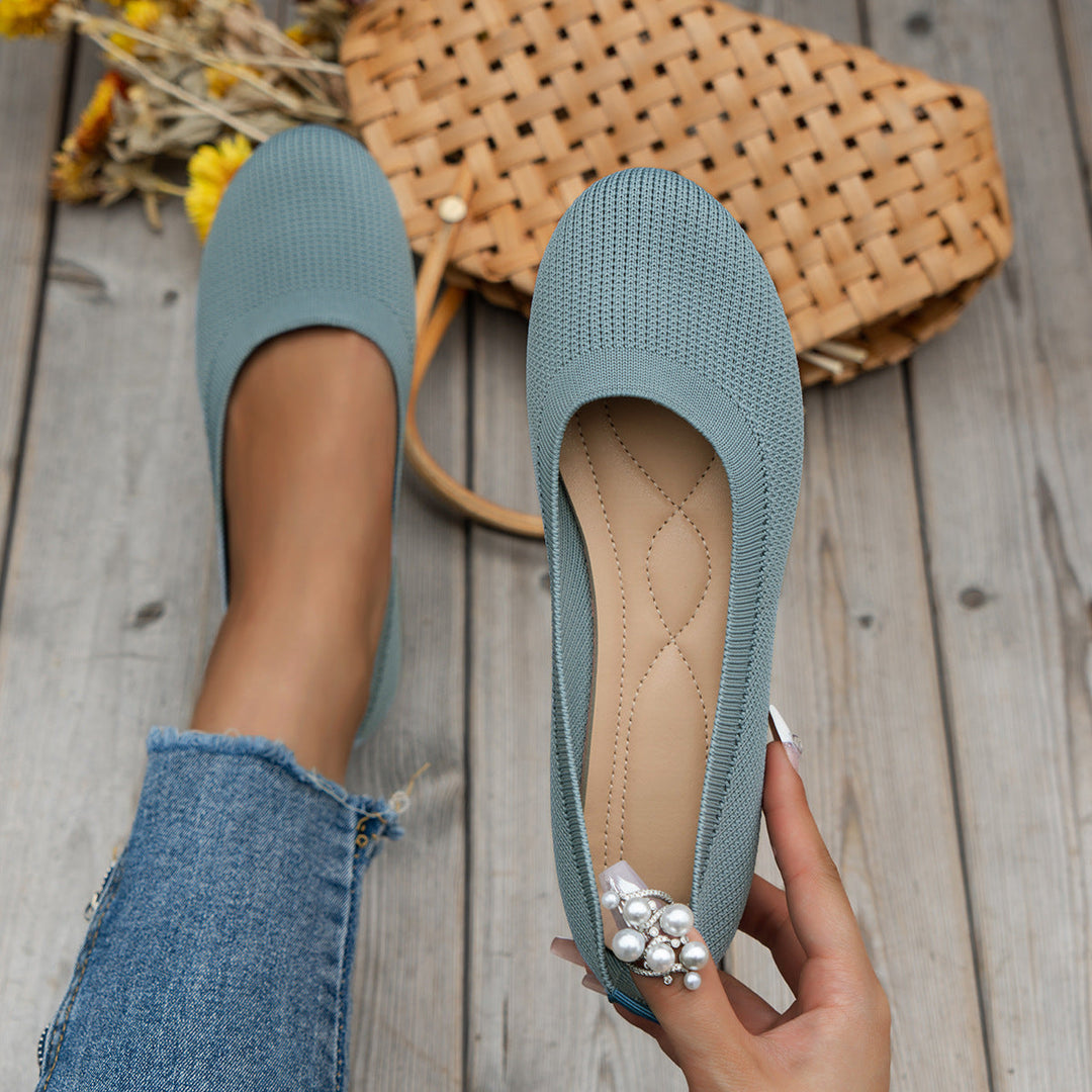 Women's Mia classic flats with orthopedic comfort sole, ideal for versatile everyday wear & relief.