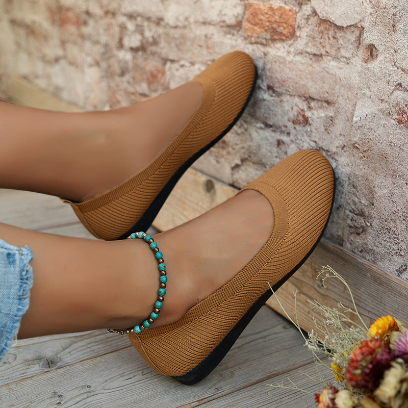 Pain-relieving Mia orthopedic flats for women, classic design ensures versatile fashion & support.