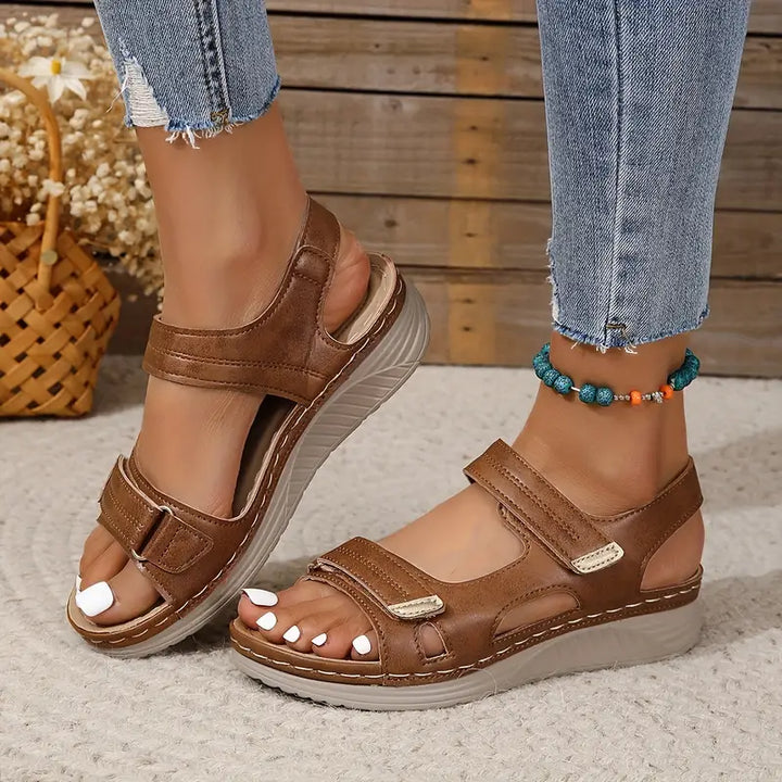 Versatile women's casual orthopedic sandals with excellent arch support, ideal for summer daily wear.