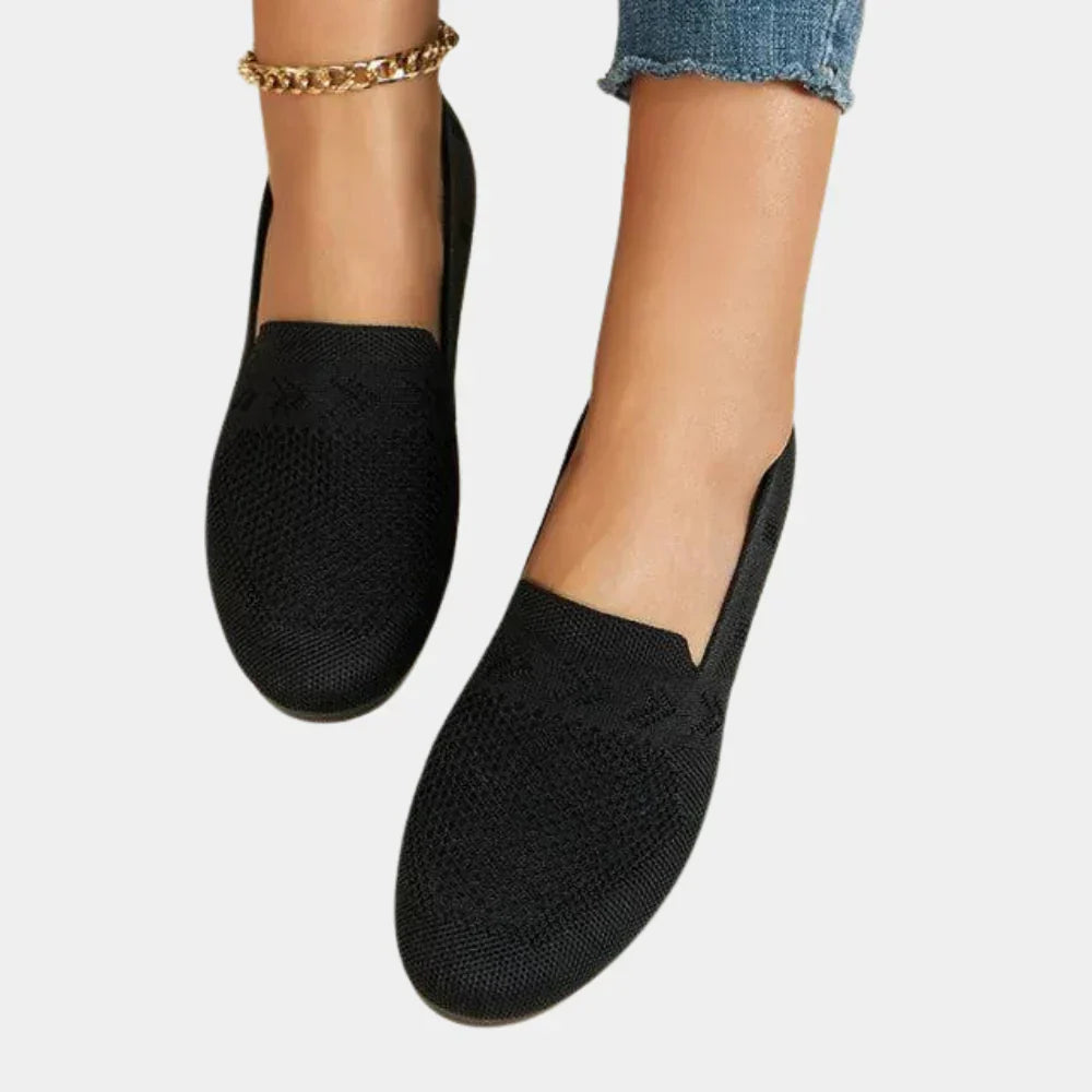 Casual women's orthopedic footwear, slip-resistant sole, ideal for daily wear and support.