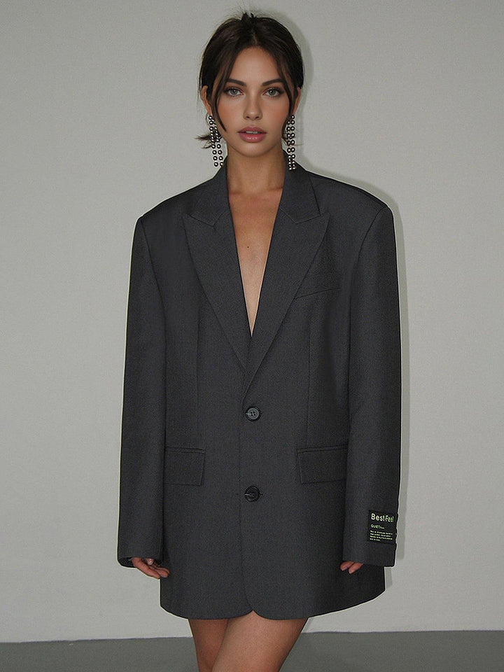 Trendy women's oversized classic blazer, a key piece for stylish business casual and versatile fashion.