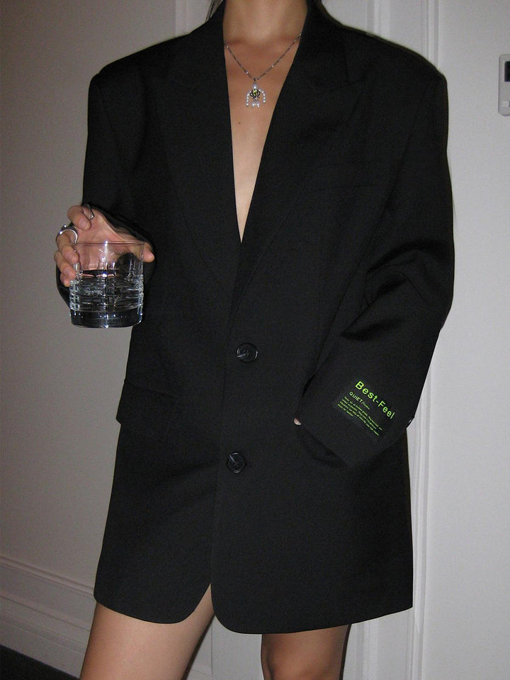 Versatile women's oversized classic blazer coat, easily styled for professional, smart casual or elegant looks.