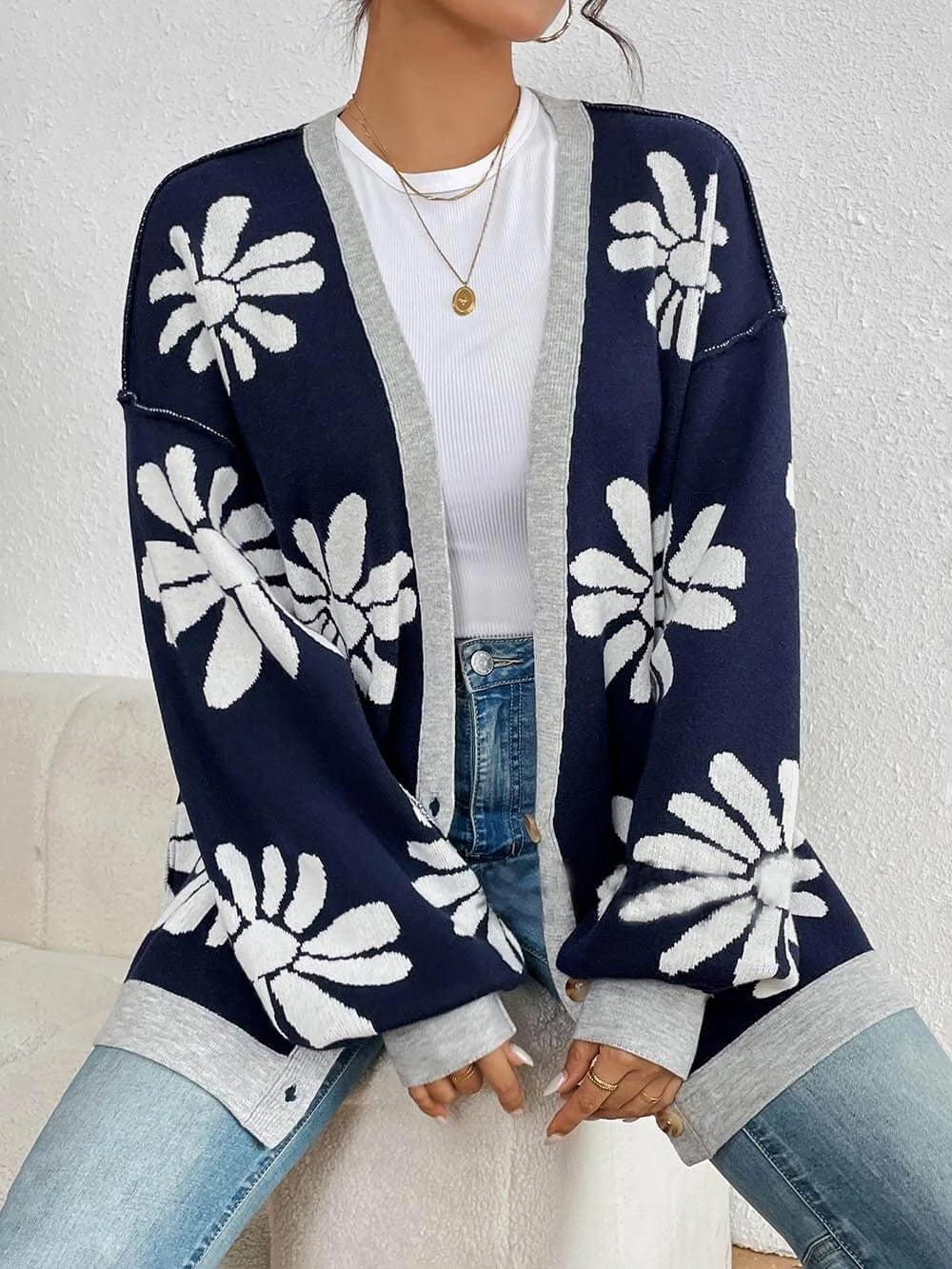 Comfortable women's oversized floral print cardigan. A versatile long-sleeve layering piece for casual everyday fashion.