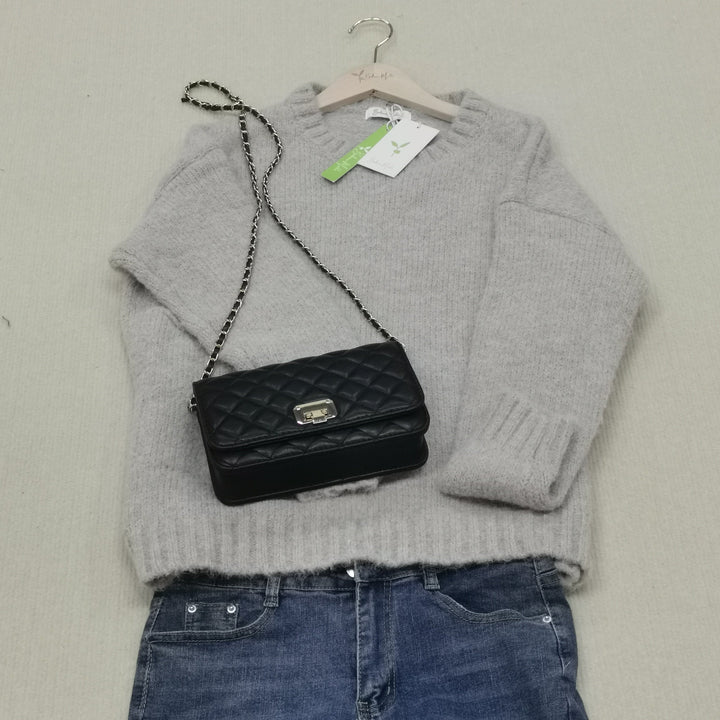 Stylish women's oversized comfort jumper, an essential long sleeve top for autumn fashion.