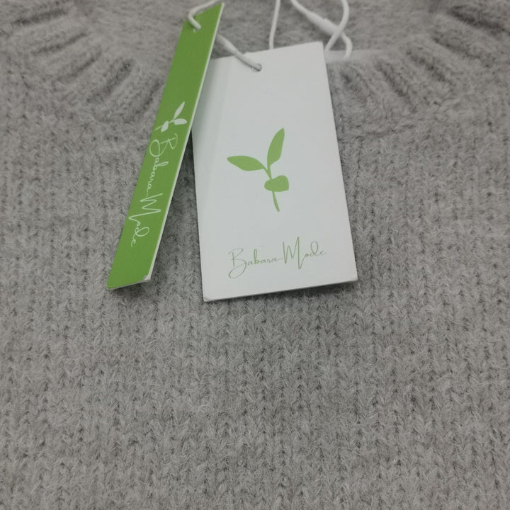 Women's oversized jumper for cozy fashion, a long sleeve top perfect for autumn and winter.