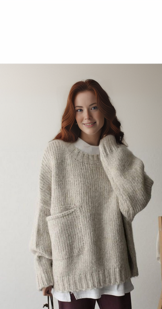 Trendy women's oversized jumper, perfect for stylish autumn comfort and relaxed winter wear.