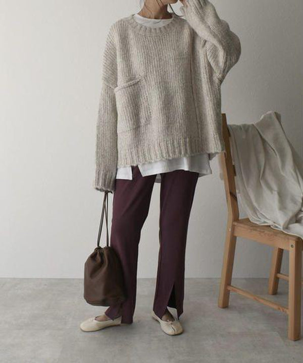 Women's oversized jumper, designed for cozy fashion and stylish layering in colder months.