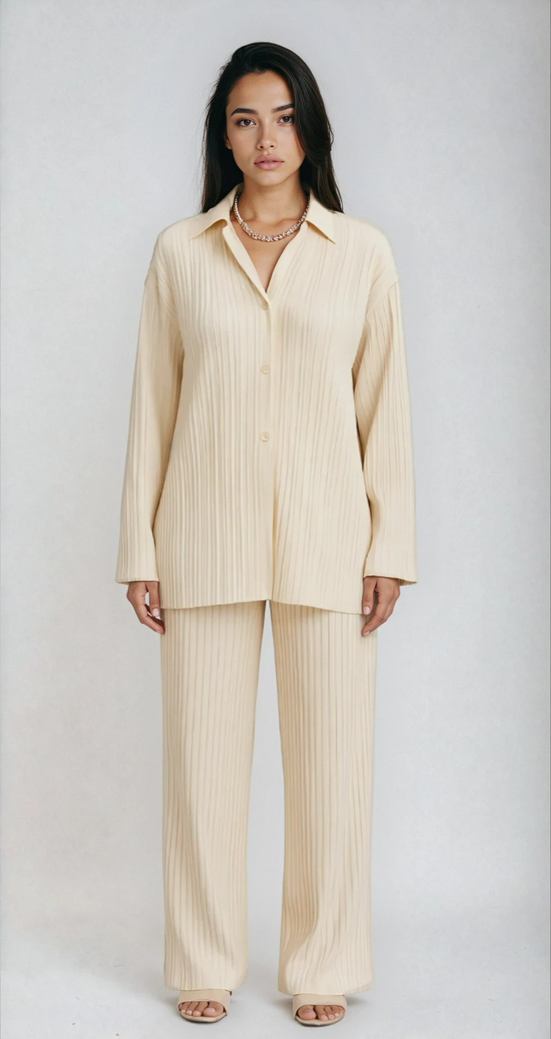 Women's oversized pleated two-piece lounge set in a relaxed fit, perfect for comfortable casual wear.