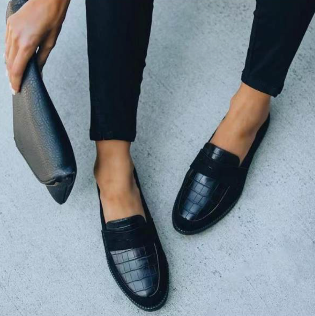 Chic women's Peggy summer comfort slip-on shoes. Versatile casual footwear for elegant warm-weather fashion.