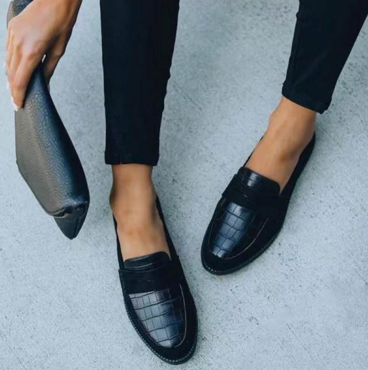 Chic women's Peggy summer comfort slip-on shoes. Versatile casual footwear for elegant warm-weather fashion.
