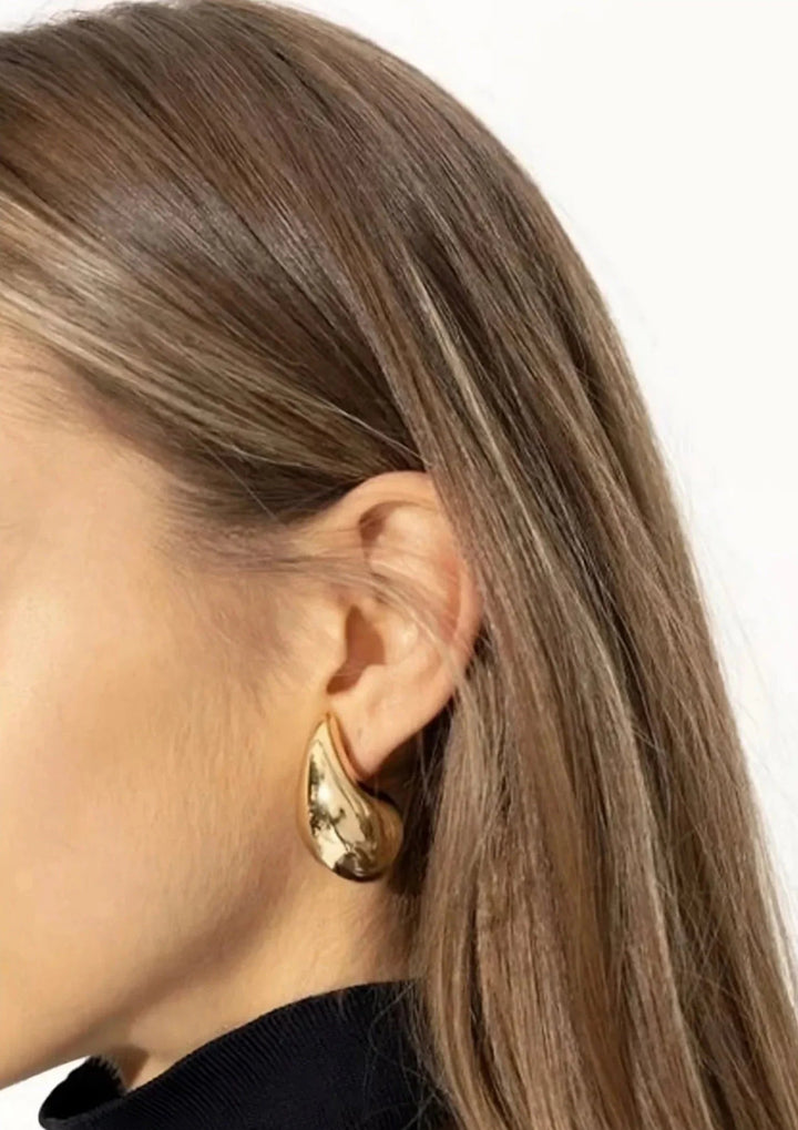 Sleek silver polished teardrop dangle earrings. Women's minimalist fashion jewelry.