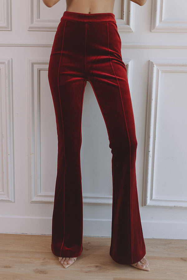 Modern women's professional co-ord set: smart blazer & trendy flare trousers. Versatile day-to-night look.