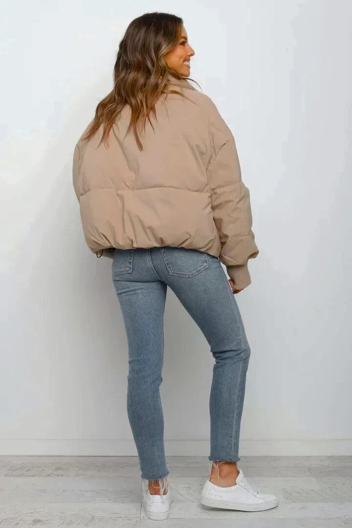 Stylish women's cropped puffer jacket with quilted detail, ideal casual outerwear for everyday wear.