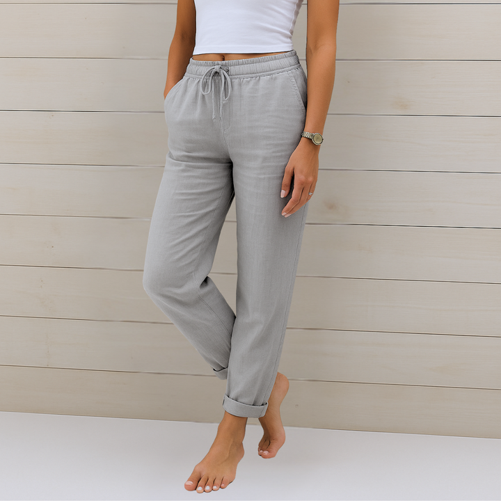 Comfortable women's pants with an elastic waist and relaxed fit, perfect for effortless everyday style.