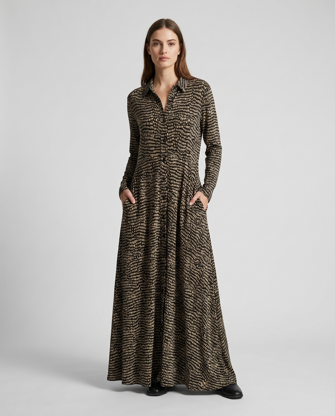 Comfy women's relaxed fit maxi dress, featuring a flattering V-neck, handy pockets, and versatile long design.