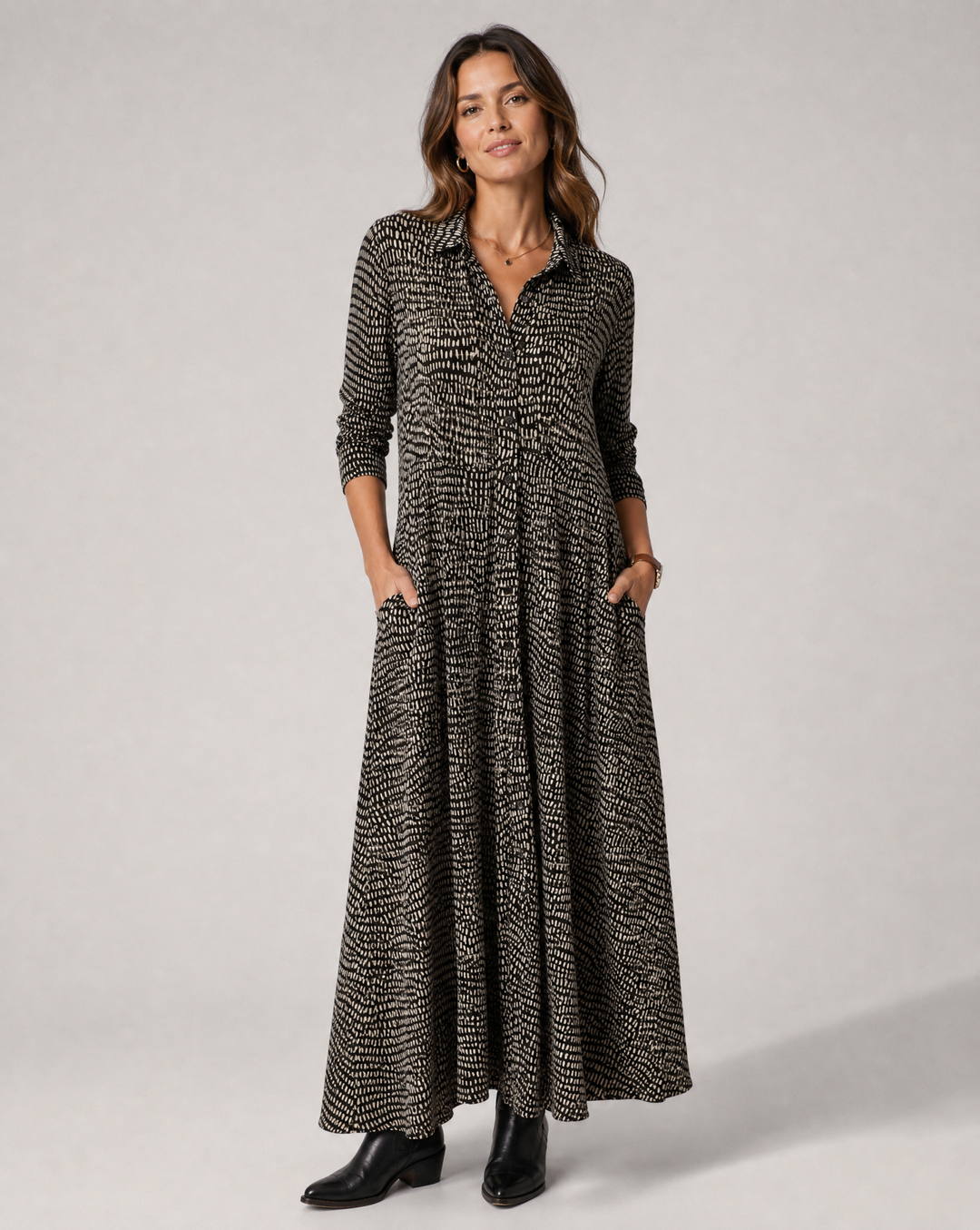 Versatile women's V-neck maxi dress with a relaxed fit & pockets, ideal for casual outings or everyday comfort.