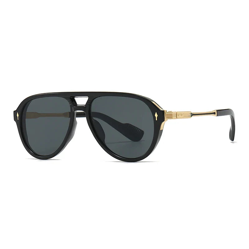 Timeless women's retro aviator sunglasses, perfect for adding a chic, vintage touch to any outfit.
