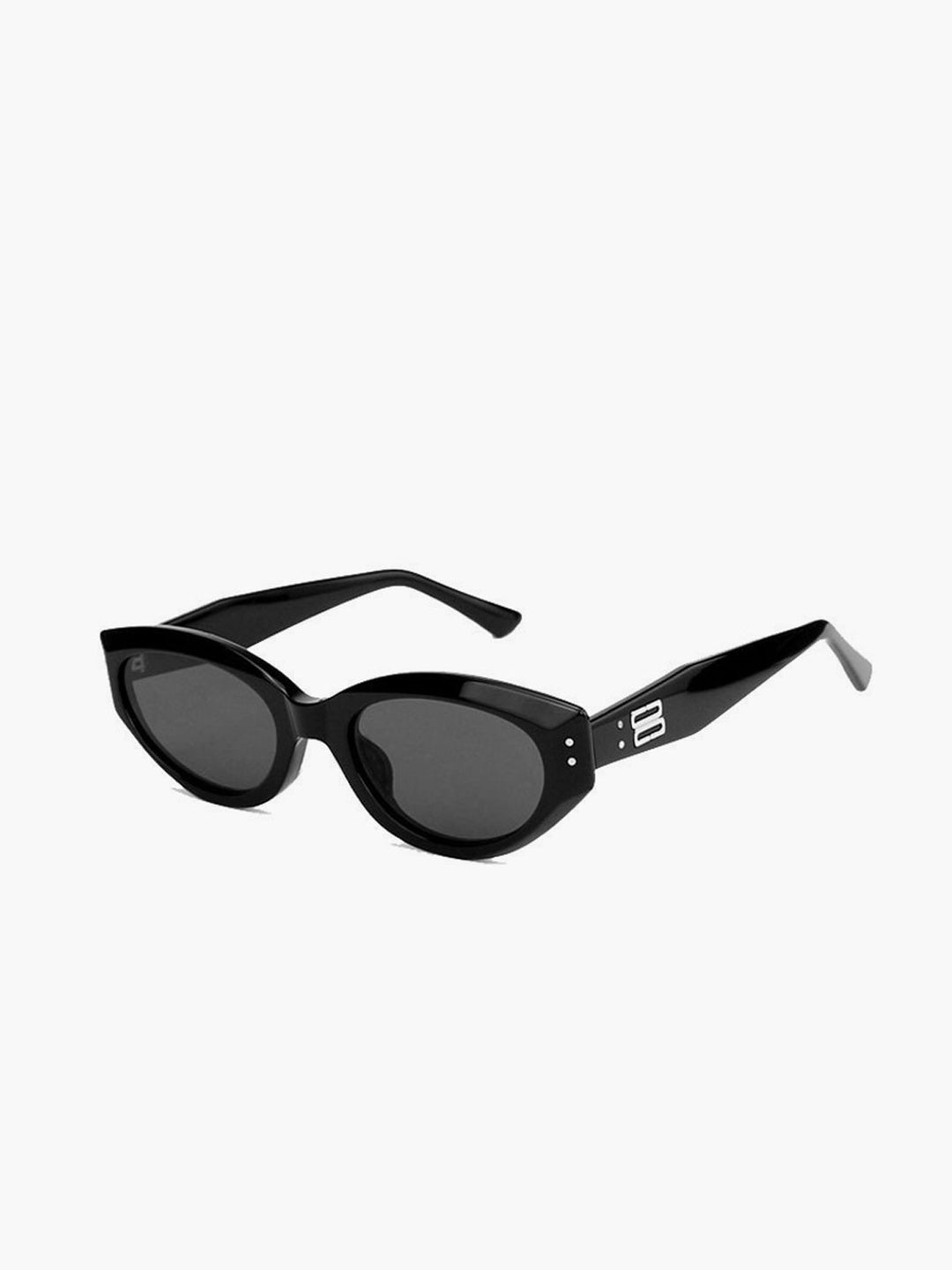 Women's retro black cat-eye sunglasses, stylish vintage fashion eyewear accessory.
