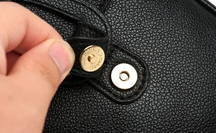 Women's retro leather shoulder bag, genuine leather vintage handbag for elegant fashion.