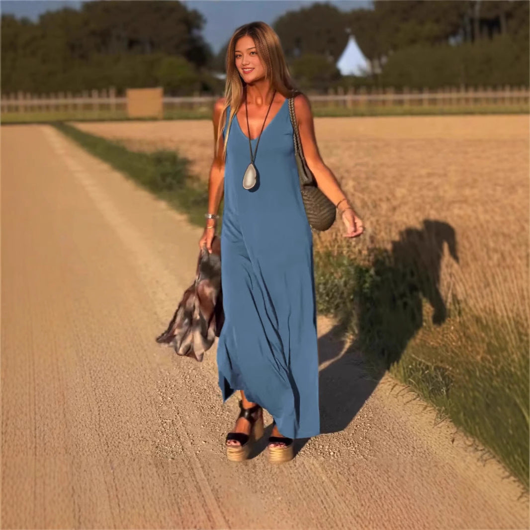 Comfortable women's sleeveless maxi dress, ideal for casual summer days and relaxed wear.