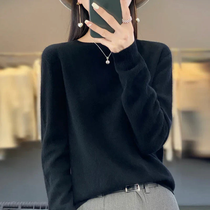 Trendy women's warm pullover crewneck, soft knit sweater for stylish winter comfort.