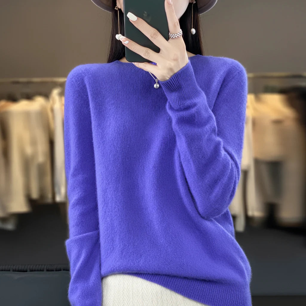 Versatile women's crewneck pullover, warm & soft for casual autumn and winter fashion wear.