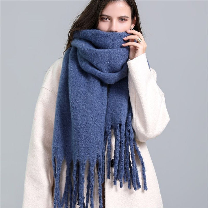 Women's warm cashmere scarf with a stylish checked pattern, winter essential.