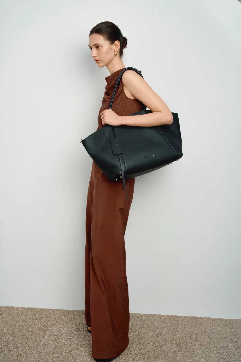 Spacious black women's tote bag, ideal as a travel or large shoulder bag.