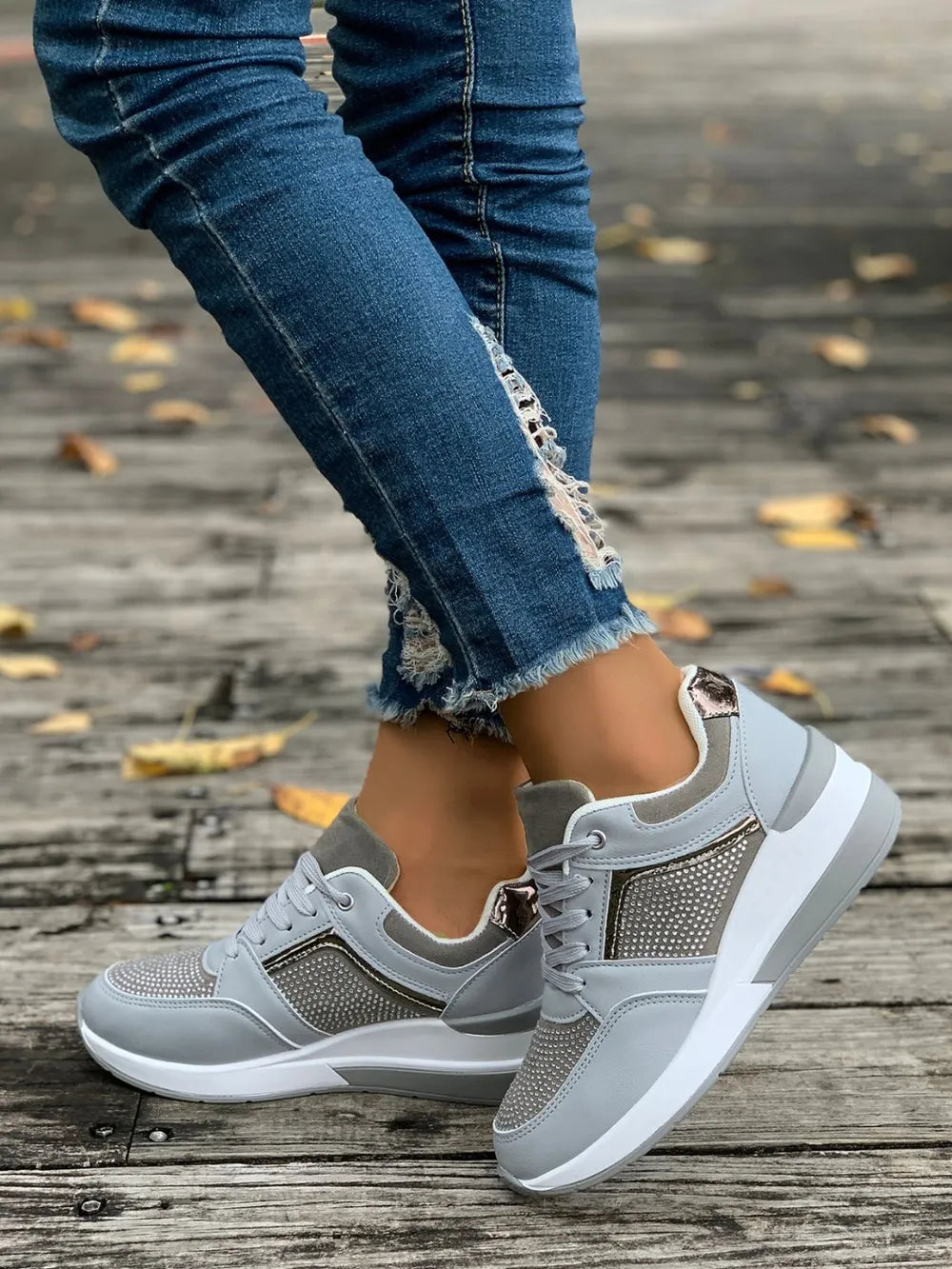 Glamorous women's sparkling platform sneakers, ideal for adding a trendy and stylish touch to any casual outfit.
