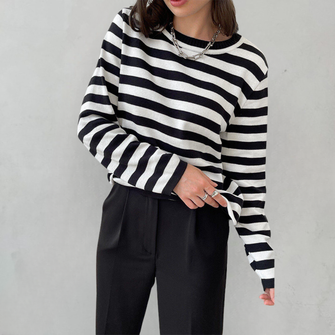 Embrace casual chic with this women's striped knit sweater, a comfortable long sleeve crewneck pullover.