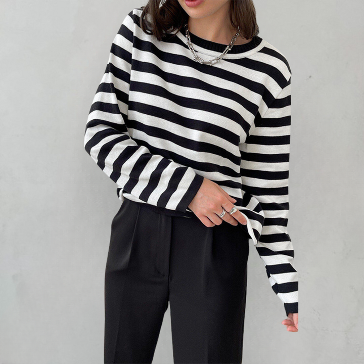Embrace casual chic with this women's striped knit sweater, a comfortable long sleeve crewneck pullover.