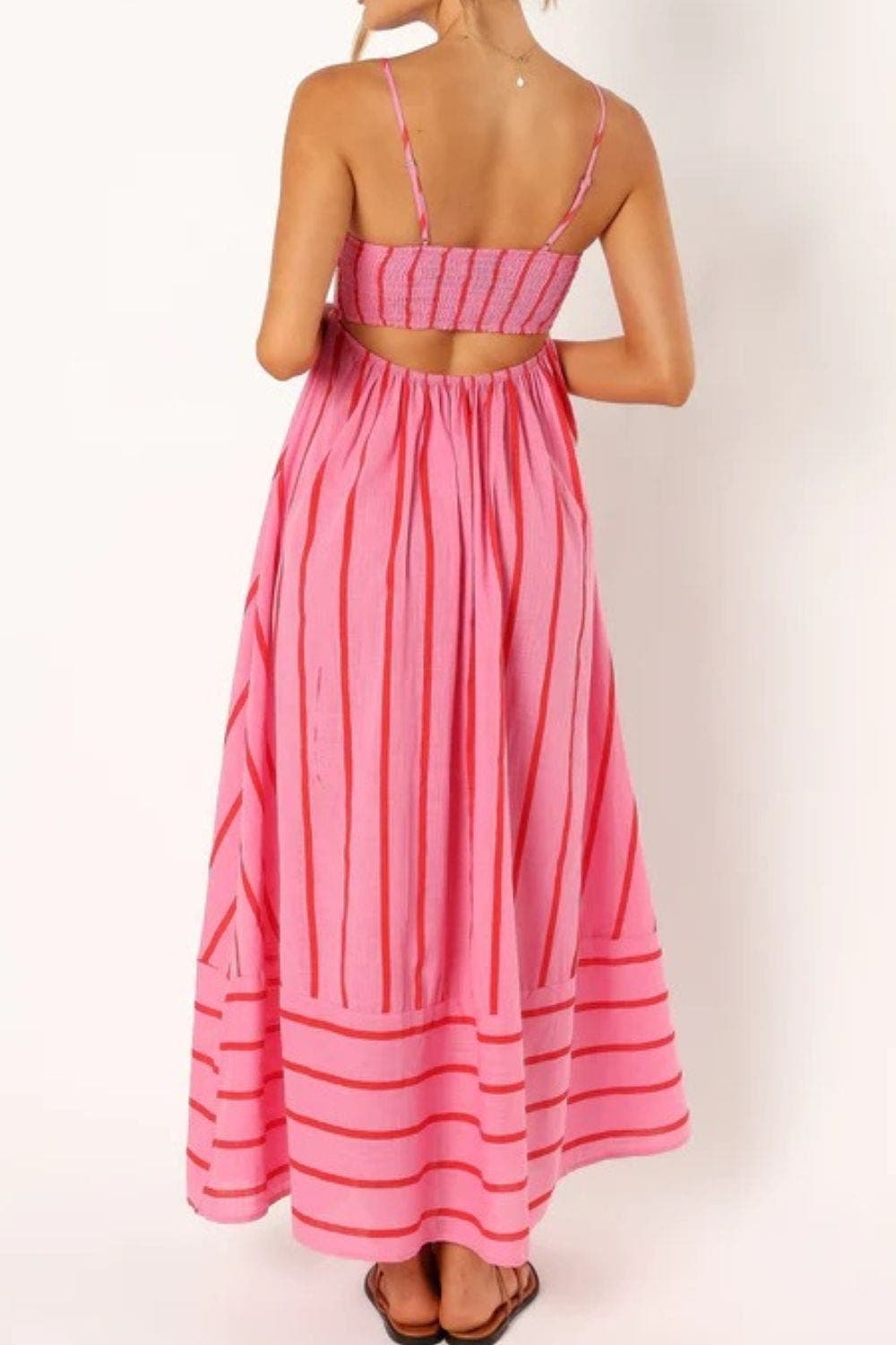 Casual women's striped maxi dress, strappy design for summer beach outings.