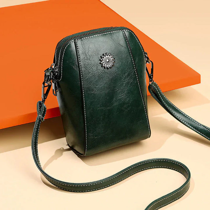 Women's stylish black leather shoulder bag, versatile everyday handbag with an adjustable strap.