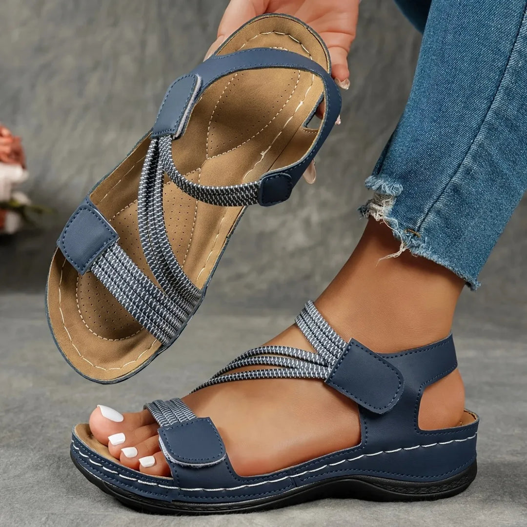 Enjoy all-day comfort with these women's lightweight summer sandals, perfect for casual walks.