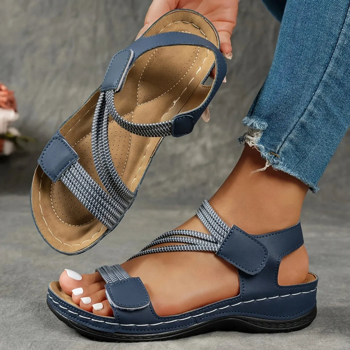 Enjoy all-day comfort with these women's lightweight summer sandals, perfect for casual walks.