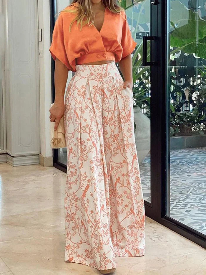 Casual women's two-piece floral wide-leg pant set, ideal for comfortable summer outfits and beachwear.