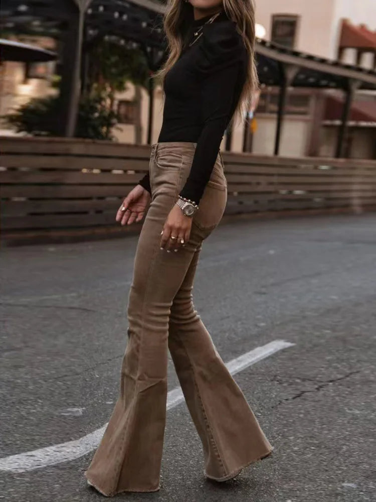 Stylish women's high-waist stretch pants featuring a trendy flared leg, comfortable for versatile and modern wear.