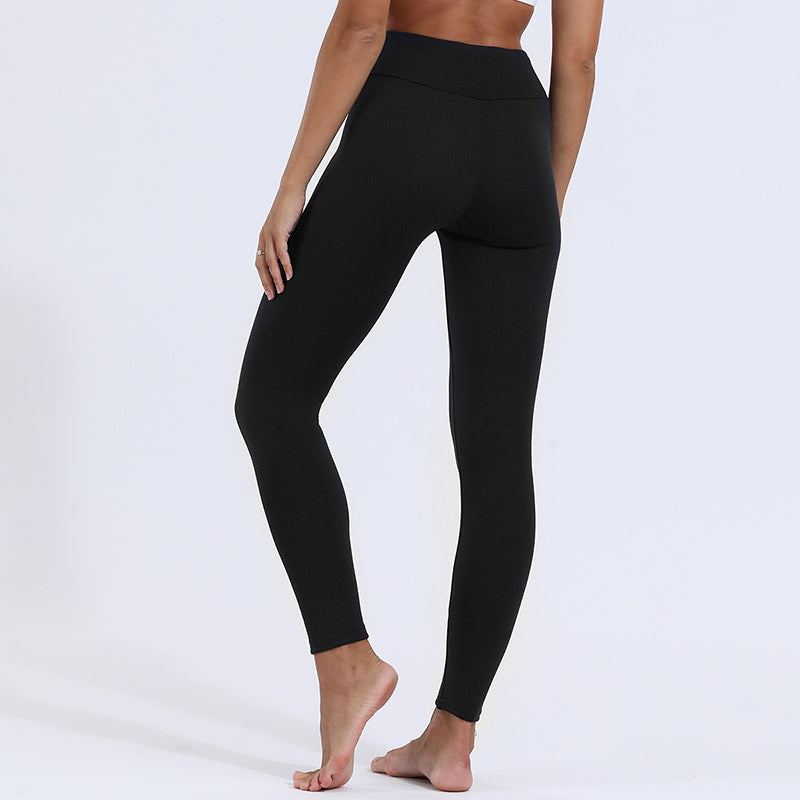 Detail shot of the soft, insulated fabric of women's thermal leggings, ensuring supreme warmth & coziness.