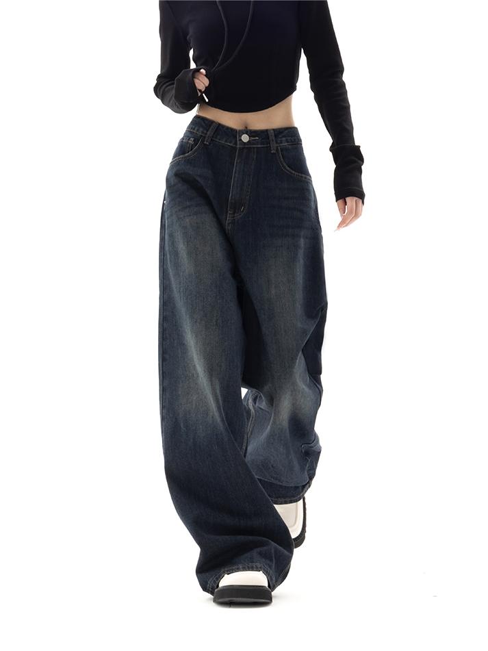 Women's vintage baggy boyfriend jeans, relaxed fit black denim, perfect for casual streetwear.