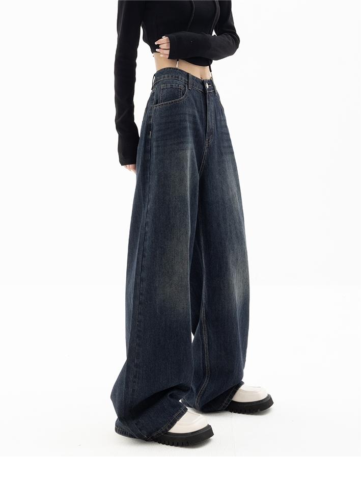 Woman wearing vintage black baggy boyfriend jeans, relaxed fit denim, perfect for streetwear & casual looks.