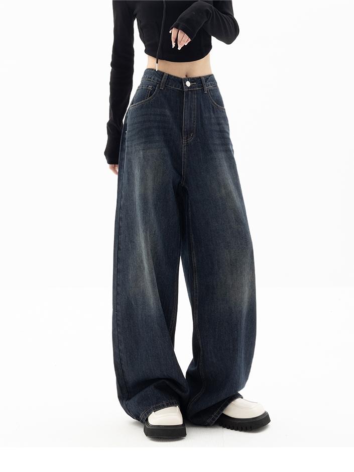 Women's vintage black baggy boyfriend jeans, relaxed fit denim bottoms, essential for 90s streetwear style.