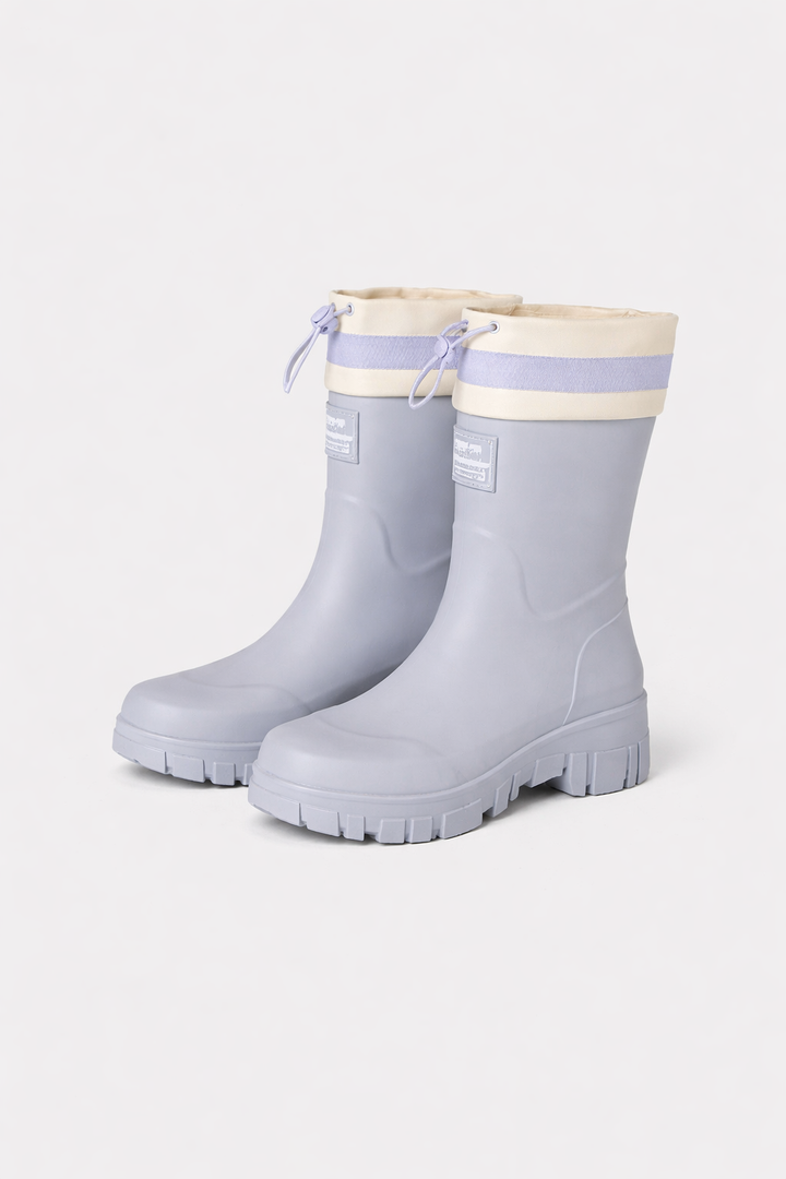 Gardening women's waterproof boots, durable and easy to clean from mud.