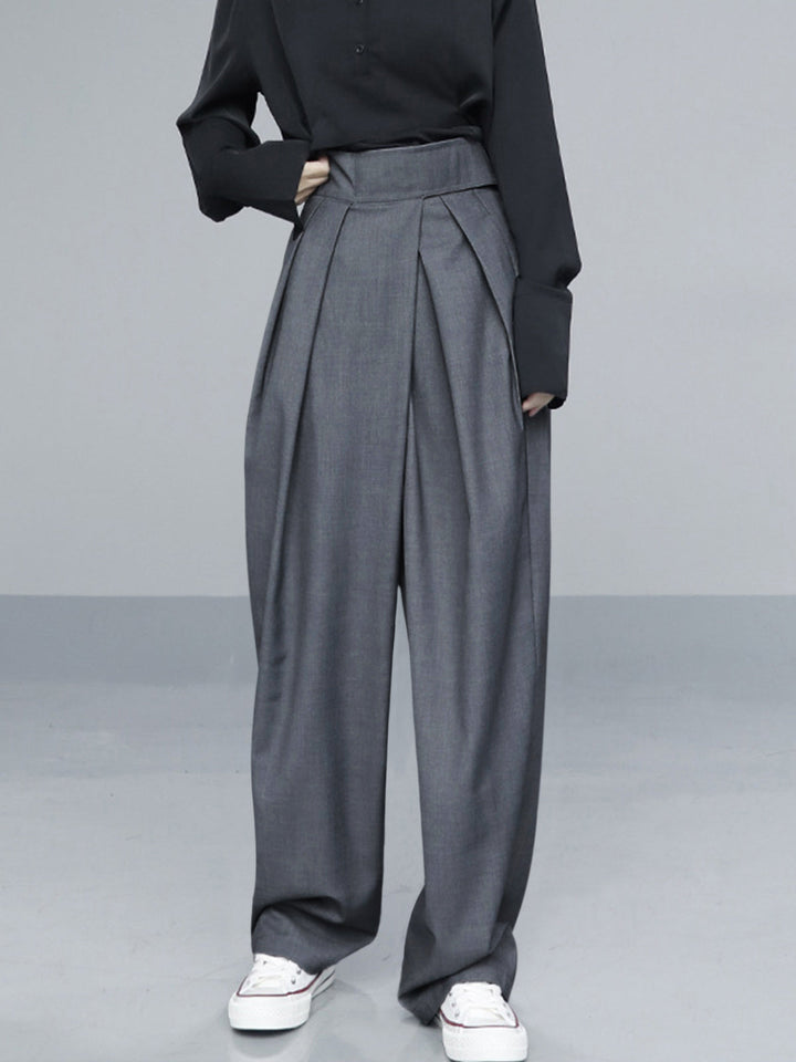 Chic women's wide leg trousers with velcro waist. Comfortable, flowy design for effortless casual elegance.